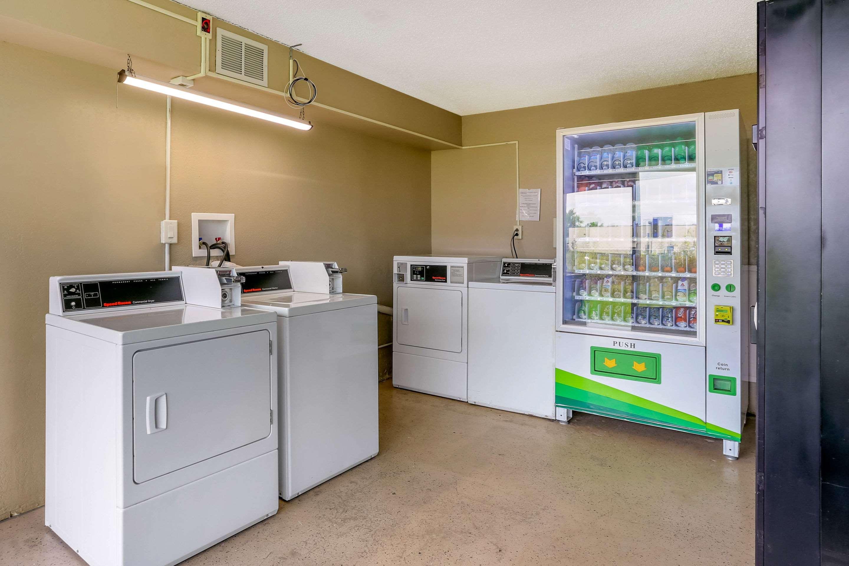 エコノ ロッジ Shorewood エクステリア 写真