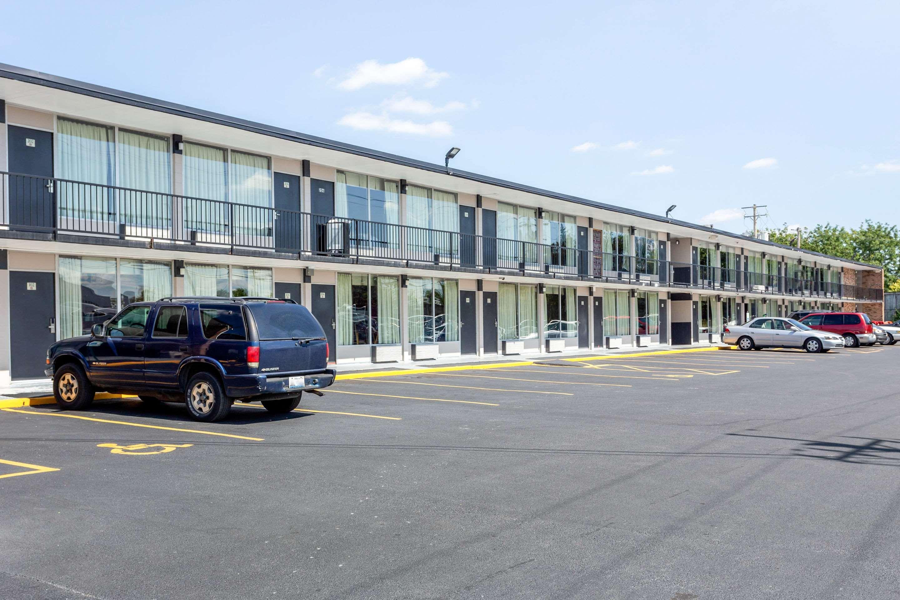 エコノ ロッジ Shorewood エクステリア 写真